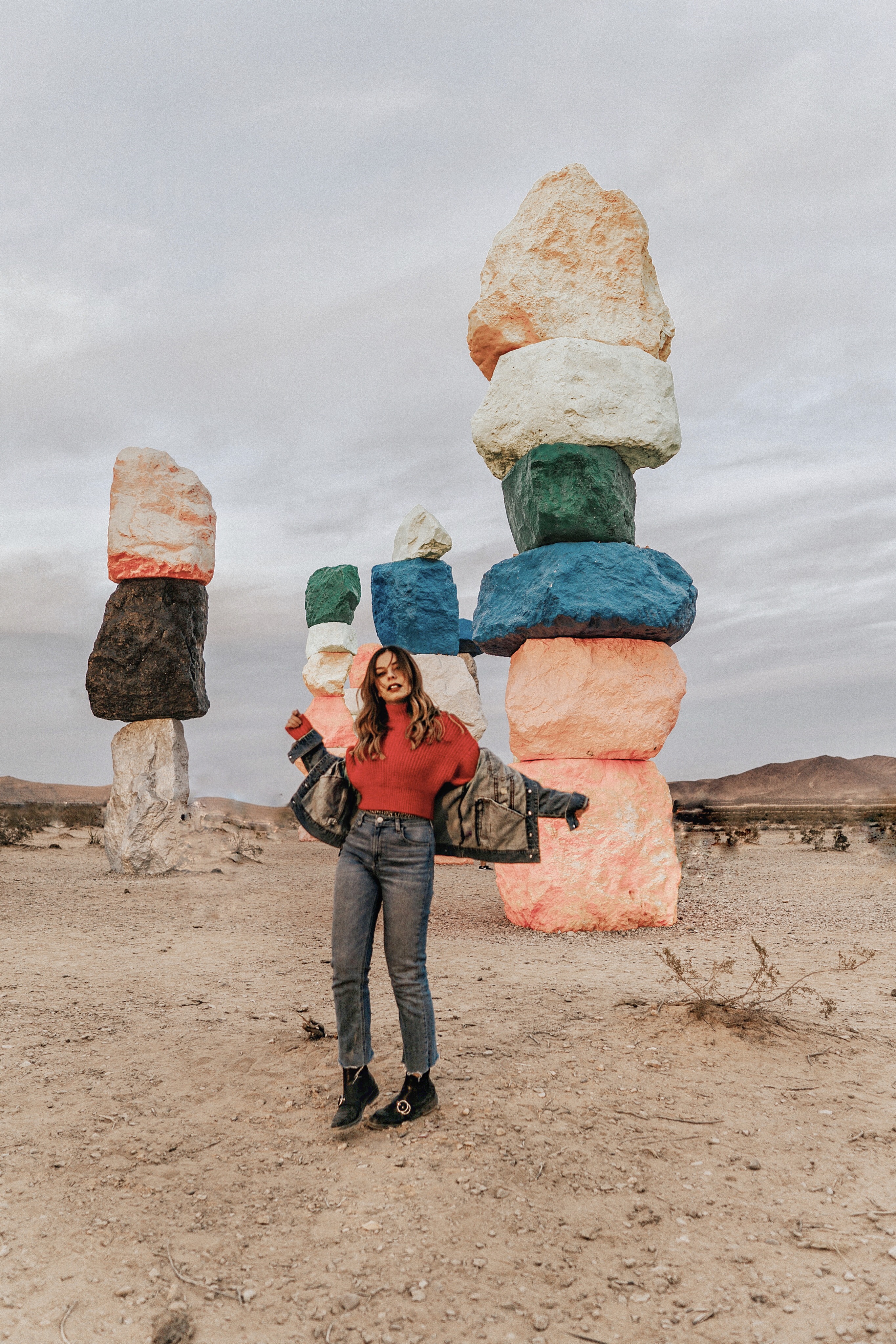 emilyvartanian_lasvegas_travelblog_wwdmagic_sevenmagicmountains